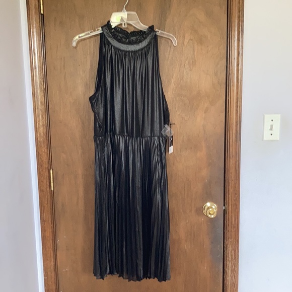 Relist1/24 Simply Vera Vera wang pleated bottom fit & flare black dress - Picture 4 of 16